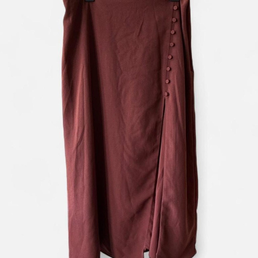 Abercrombie & Fitch burgundy midi skirt w/ high thigh slit & button detail Sz M